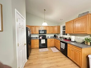 Private kitchen - Entire House in State College (State College)