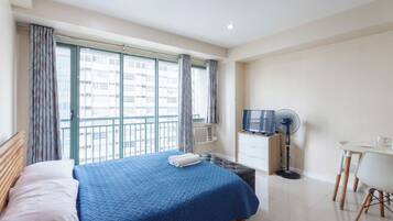 1 habitación, tabla de planchar con plancha, wifi gratis y ropa de cama