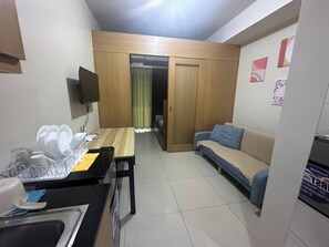 Living room - Kempt Pasay City Apartment for Rent - Perfect for Short-term Stay Front of MOA (Pasay)