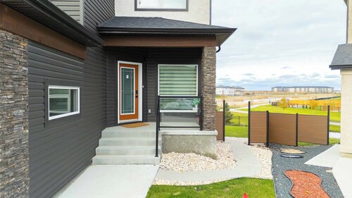 Modern 5 bedroom Lake view home in Prairie Pointe, winnipeg