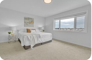 3 bedrooms, desk, free WiFi, bed sheets - Modern 5 bedroom Lake view home in Prairie Pointe, winnipeg (Winnipeg)