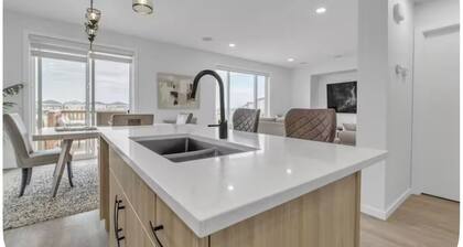 Modern 5 bedroom Lake view home in Prairie Pointe, winnipeg