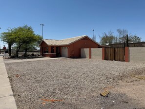 المنشأة من الخارج