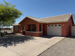 المنشأة من الخارج