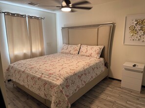 3 bedrooms, iron/ironing board, free WiFi, bed sheets - Cozy Home in The Heart of Town (Casa Grande)