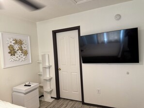 3 عدّة غرف نوم ومكواة/لوح كي وواي فاي مجانًا وملاءات أسرّة