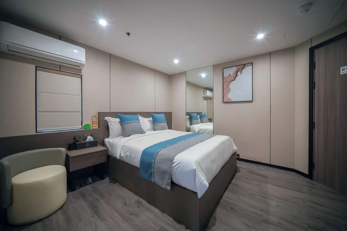 Deluxe Double Room | Desk, free WiFi, bed sheets