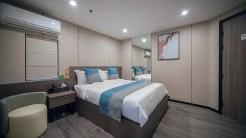 Deluxe Double Room | Desk, free WiFi, bed sheets