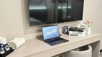 Business Double Room | Desk, free WiFi, bed sheets