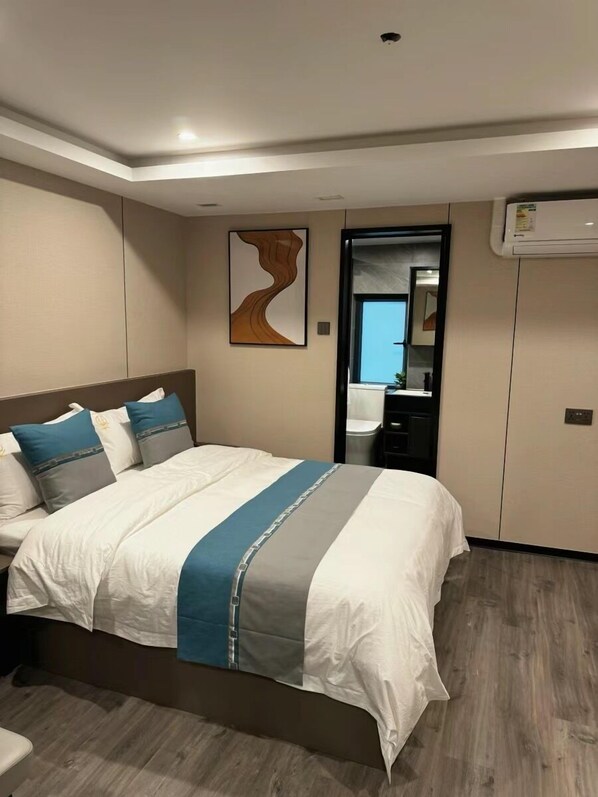 Business Double Room | Desk, free WiFi, bed sheets