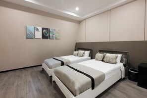 Superior Twin Room | Desk, free WiFi, bed sheets