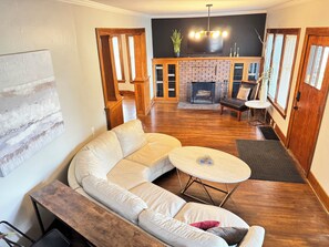 Living area - Charming Historic 5BR Home • Close to Universities, Hospital & Downtown (Flint)