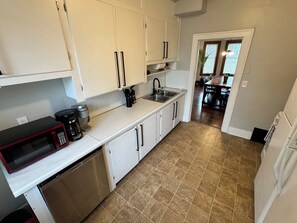 ميكروويف، فرن، موقد طهي مسطح، غسالة أطباق