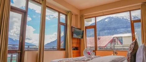 Executive Room, Balcony | Iron/ironing board, free WiFi