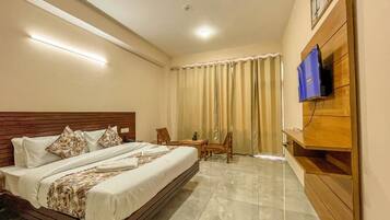 Iron/ironing board, free WiFi