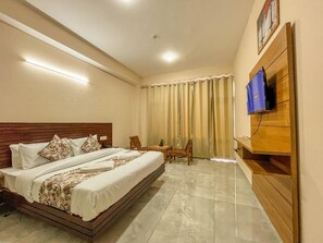 Iron/ironing board, free WiFi