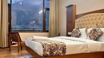 Executive Room, Balcony | Iron/ironing board, free WiFi