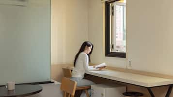 Deluxe Twin | Roupas de cama antialérgicas, individualmente decorados, escrivaninha