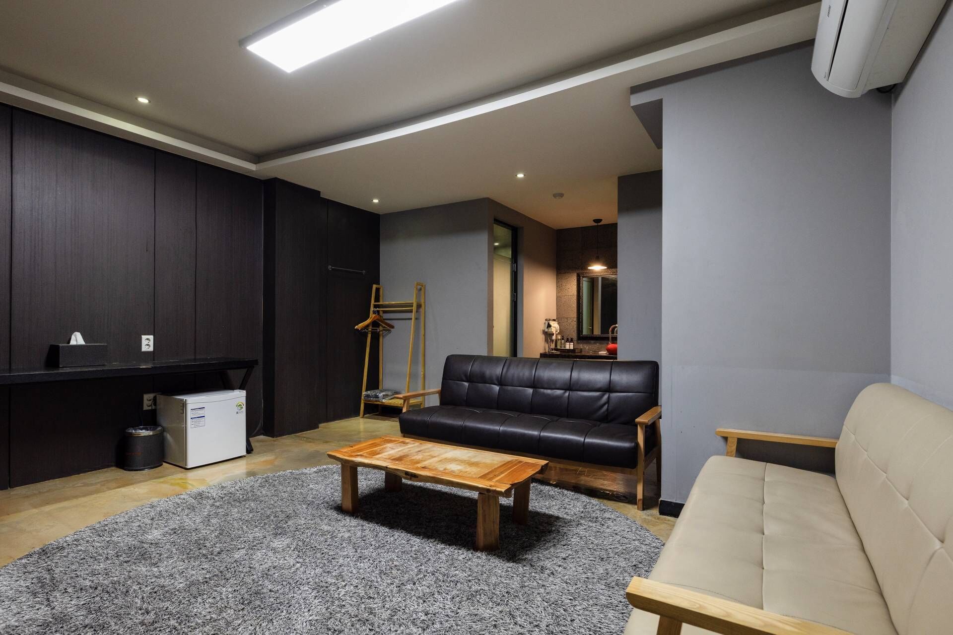 VIP | Hypo-allergenic bedding, individually decorated, desk, blackout drapes