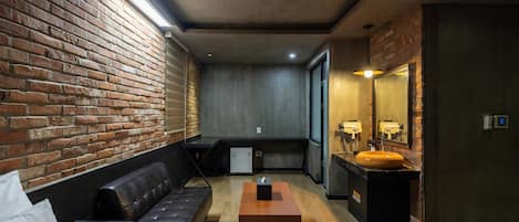 Habitación Royal | Ropa de cama hipoalergénica, decoración individual, escritorio