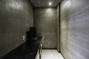 Deluxe | Hypo-allergenic bedding, individually decorated, desk, blackout drapes - Icheon XYM Hotel (Icheon)