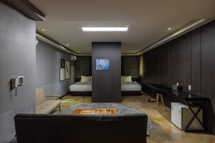 Quarto (VIP) | Roupas de cama antialérgicas, individualmente decorados, escrivaninha