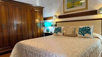 Een strijkplank/strijkijzer, wifi, beddengoed