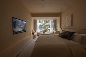 Dobbeltrom – standard, bakgårdsutsikt | Skrivebord for bærbar PC, blendingsgardiner og strykejern/-brett