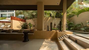 Área de estar no saguão