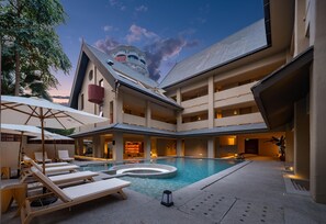 A hotel with a pool, lounge chairs, and a restaurant. - Xishuangbanna Jinghong Hepuli Yue Hotel (Xishuangbanna Dai)