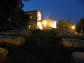 المنطقة المحيطة بالمنشأة