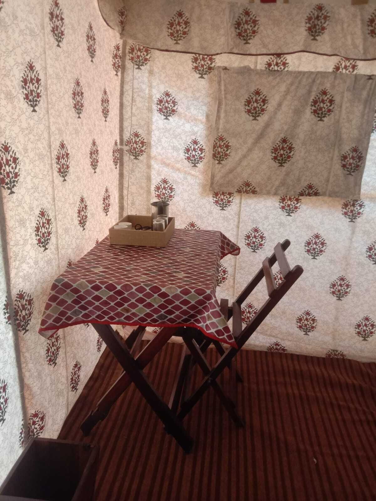 ラグジュアリー テント ガーデンビュー | リビング エリア