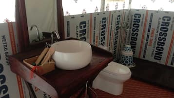 Tent, Garden View | Bilik Mandi | Pancuran mandi, tuala disediakan, sabun, syampu