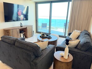 Smart TV - 1-bedroom beachfront condo in Playa Encanto Encantame Soleil (Puerto Penasco)