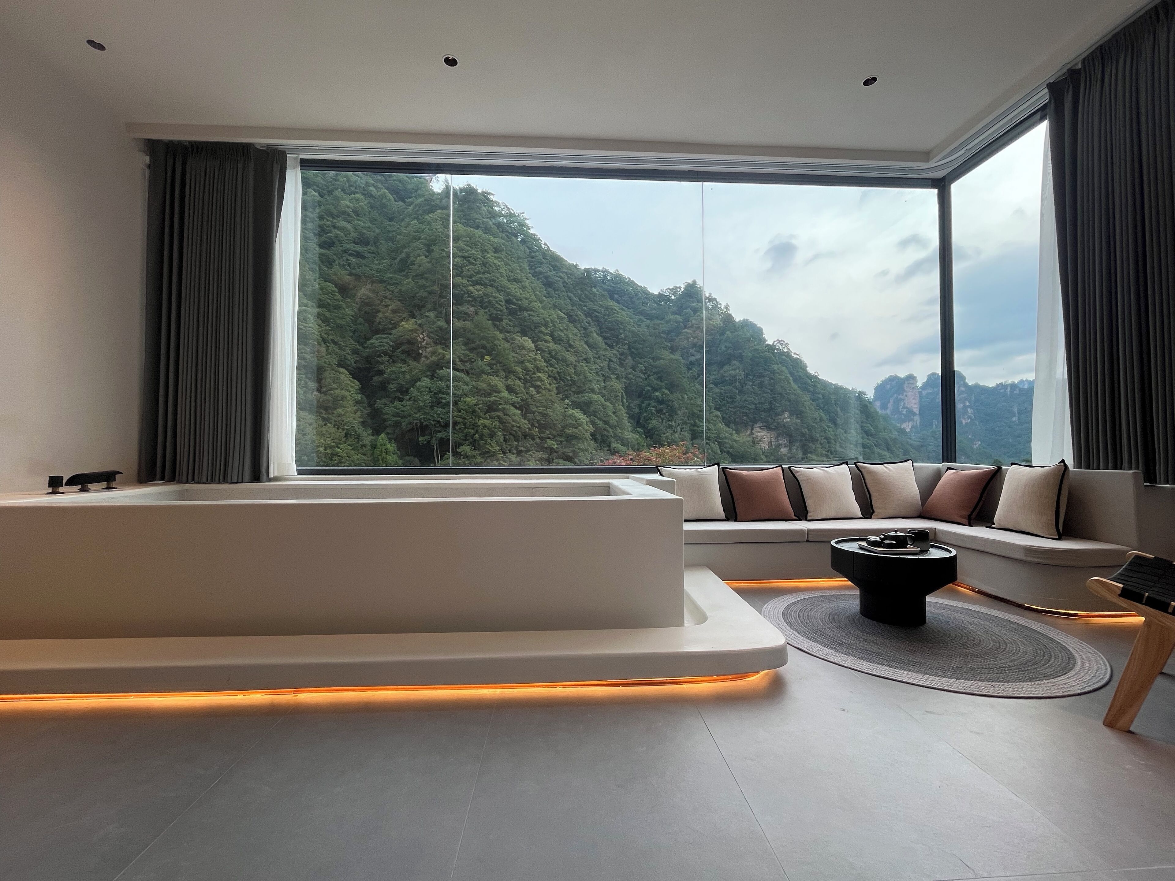 Soundproofing, free WiFi