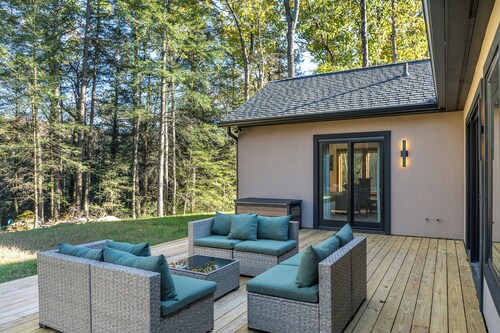 Tranquil Home 10 mins from Mohawk Mountain: Skiing, hiking, nature!