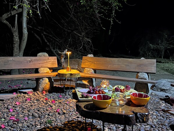 تناول الطعام بالخارج