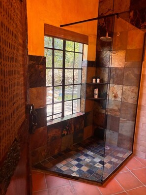 Shower, hair dryer, towels, toilet paper - Reverie Safari Lodge: Exclusive private lodge in Marloth Park (Marloth Park)