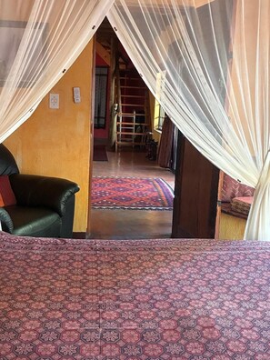 المنشأة من الداخل