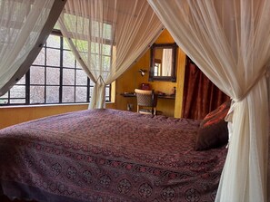 2 bedrooms, free WiFi, bed sheets - Reverie Safari Lodge: Exclusive private lodge in Marloth Park (Marloth Park)