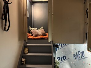 Interior - Cozy, historic South St. Louis bungalow. Right off I-55 making trips 10-20min! (St. Louis)