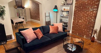 Cozy, historic South St. Louis bungalow. Right off I-55 making trips 10-20min!