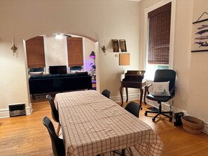 Interior - Cozy, historic South St. Louis bungalow. Right off I-55 making trips 10-20min! (St. Louis)