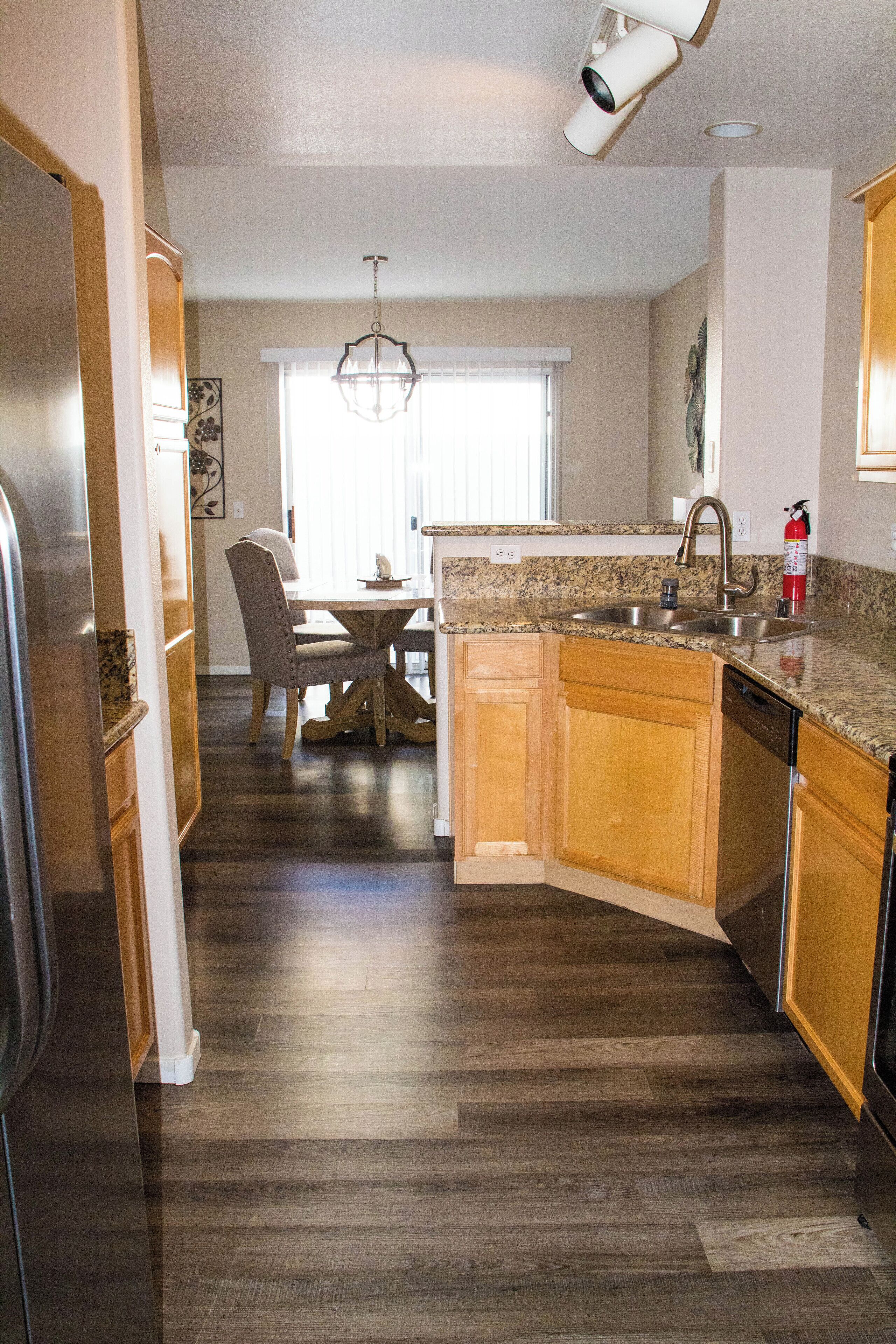 Micro-ondes, four, plaque de cuisson, lave-vaisselle