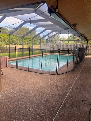 Pool - Charming bed & breakfast in  Lauderhill. (Lauderhill)