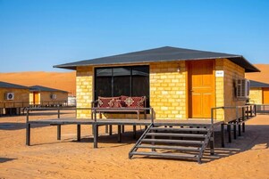 Habitación Premium con 1 cama doble o 2 individuales, balcón, vistas al desierto | Caja fuerte, escritorio, sistema de insonorización