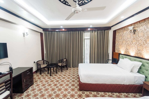 غرفة ديلوكس مزدوجة - منظر للحديقة | حمام | مستلزمات مجانية للعناية الشخصية، مناشف، صابون، شامبو