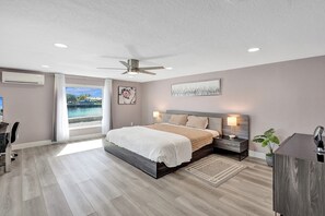 3 bedrooms, iron/ironing board, Internet, bed sheets - Ocean Breeze Waterfront Villa • The Best View & Heated Pool on Canal (Pompano Beach)