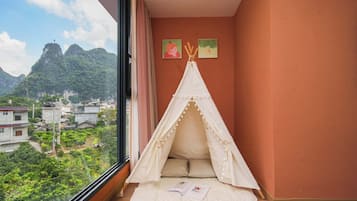 Comfort-Zweibettzimmer, Bergblick | Verdunkelungsvorhänge, kostenloses WLAN, Bettwäsche