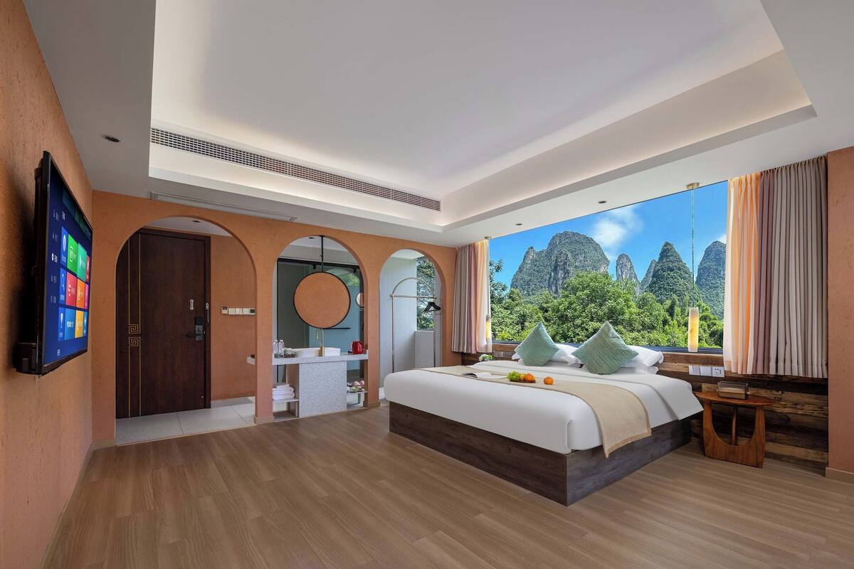 Superior Double Room, Mountain View | Blackout drapes, WiFi (free), bed sheets